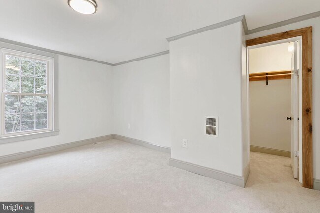 Building Photo - 3502 Buena Vista Ave