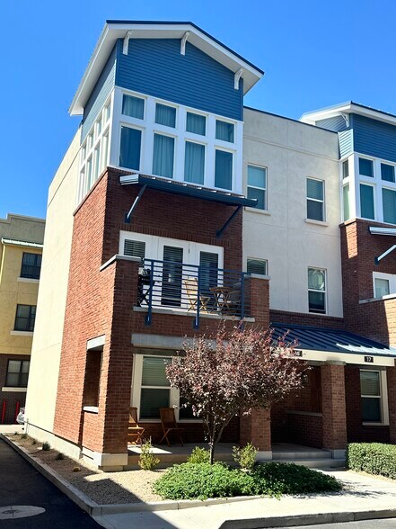 Building Photo - 808 N 4th Ave