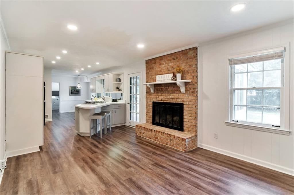 Building Photo - 759 Glen Cir SW