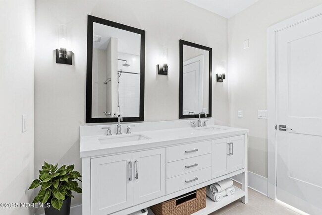 Building Photo - 218 3rd Ave