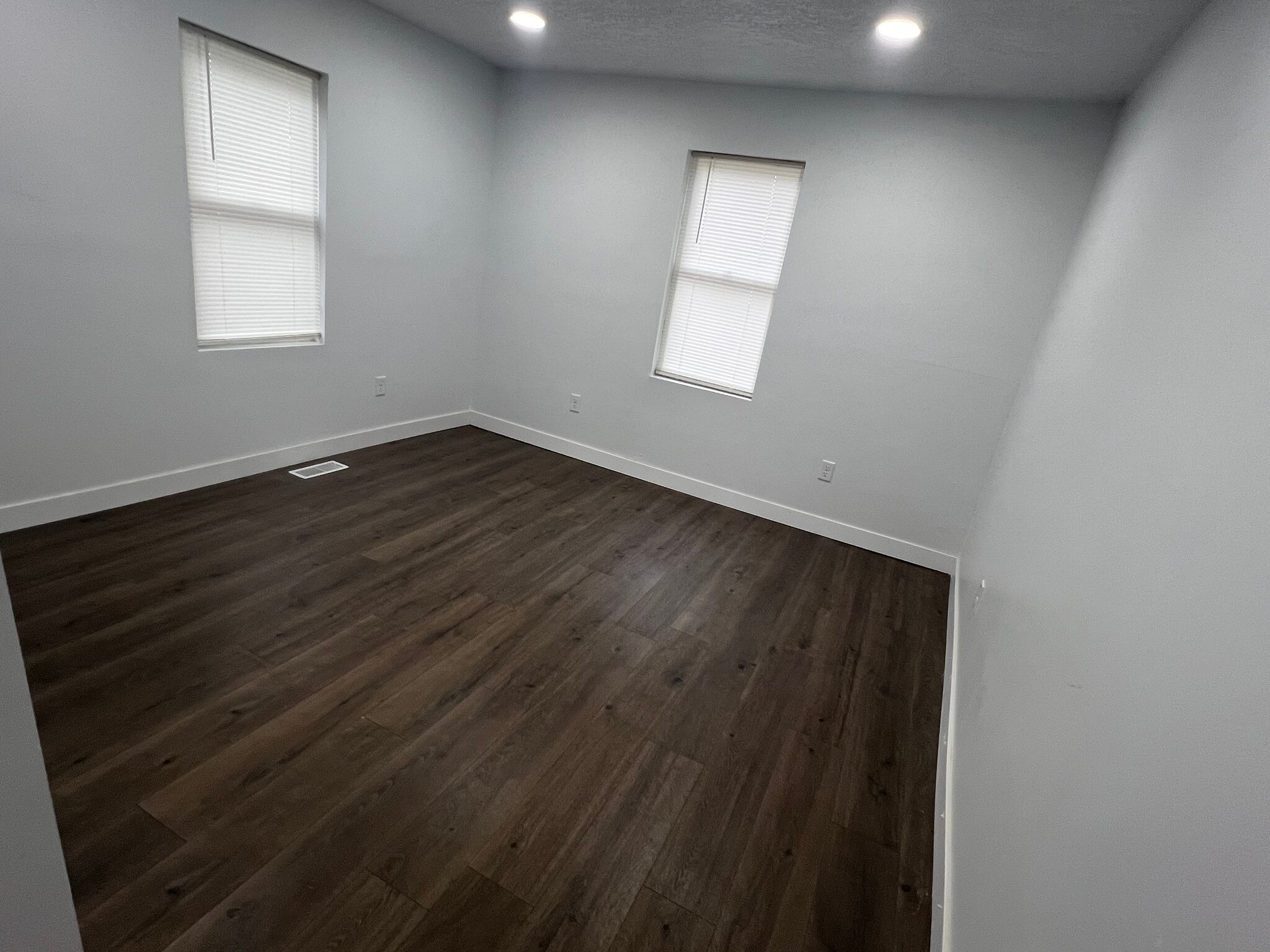 Building Photo - 3105 6th Ave