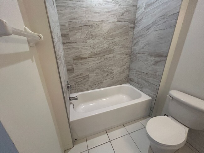 Building Photo - Spacious 3/2  in gated community off Colon...