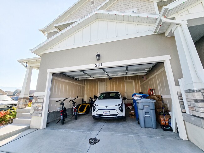 Building Photo - 261 W 490 N