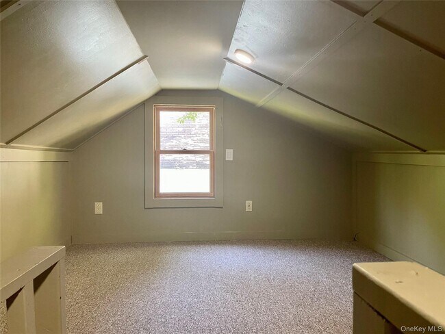 Building Photo - 114 Lake Kitchawan Dr