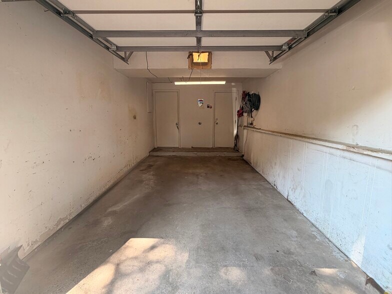 Building Photo - 118 Avignon Ct