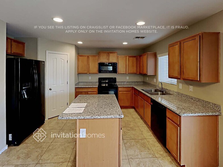Building Photo - 28247 N Silver Ln
