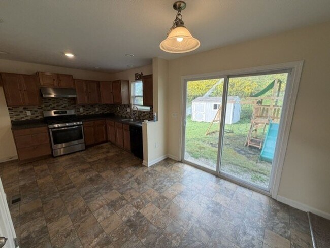 Building Photo - 422 Labrador Ln