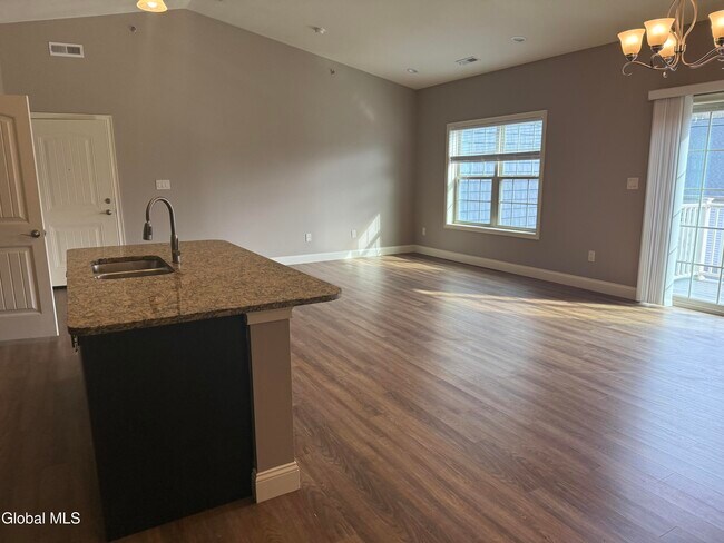 Building Photo - 48 Bavarian Wy