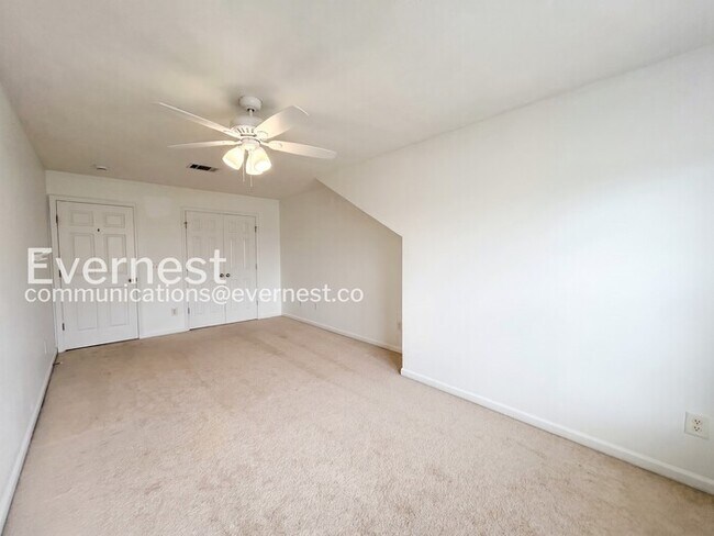 Building Photo - 3-Bed/3-Bath Townhome/Available Now!