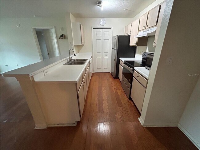 Building Photo - 5455 Vineland Rd