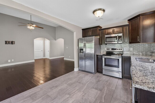 Building Photo - Pet Friendly Three Bedroom!
