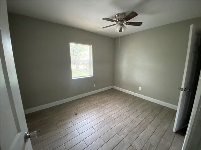 Building Photo - 612 N Avenue B