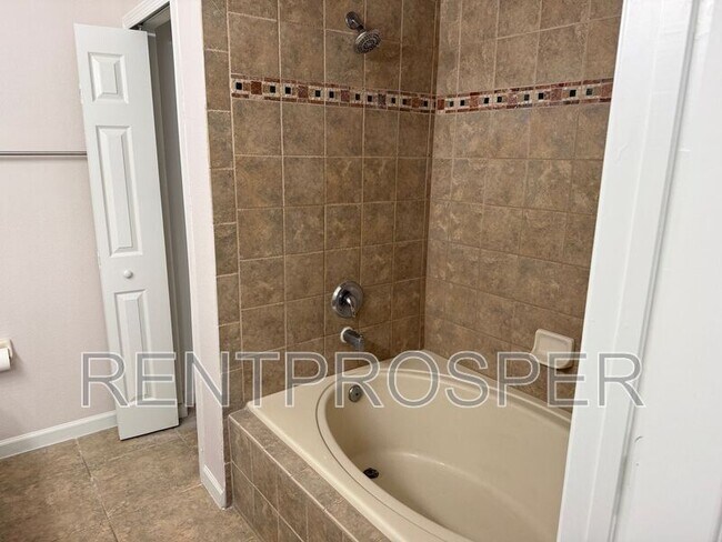 Building Photo - 16617 Cedar Crest Dr