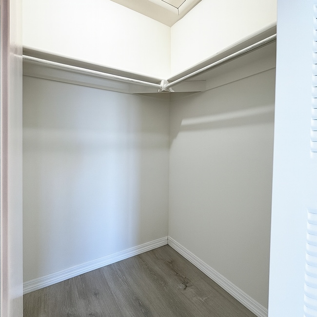 Building Photo - Beautiful Gulf Access Condo • Flexible Furnishing • 6 - 12 Month Rental