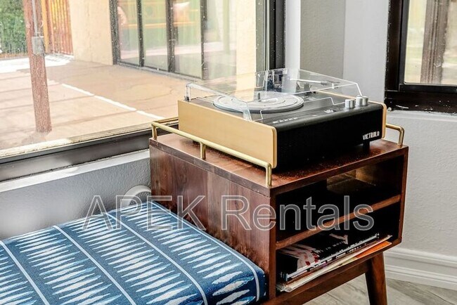 Building Photo - 2184 E Powell Rd