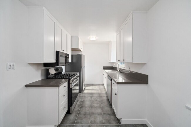 Building Photo - 734 Linden Ave