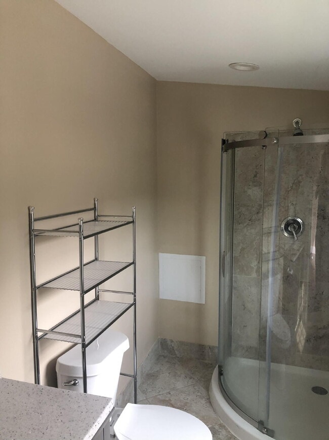 Building Photo - Nice, quiet 3/2 in North Huntingdon