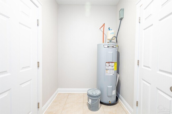 Building Photo - 9276 Sunset Dr