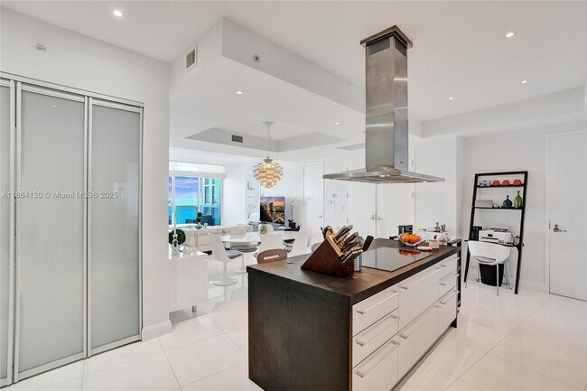 Building Photo - 18201 Collins Ave