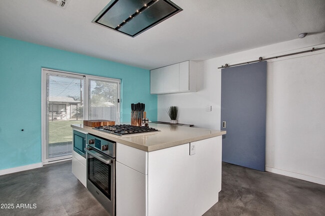 Building Photo - 7034 E Wilshire Dr