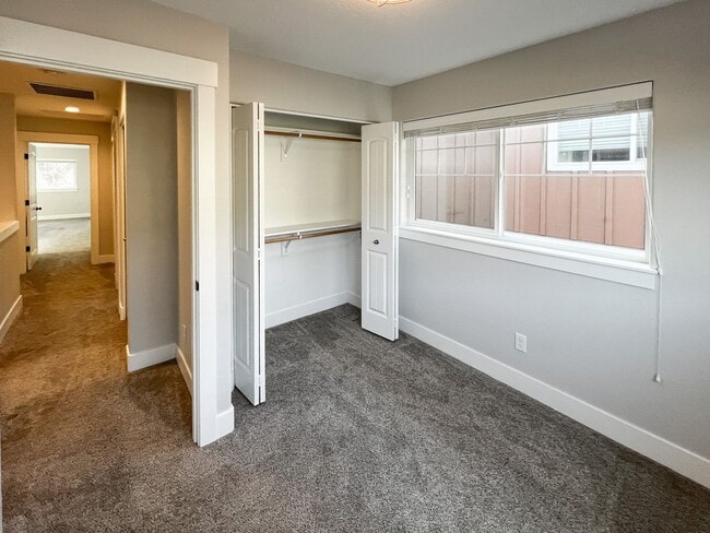Building Photo - 5727-5729 Honey Bee St S