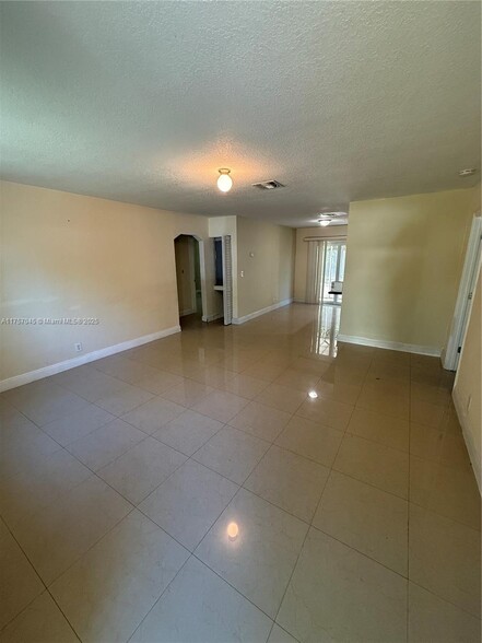 Building Photo - 4617 SW 24th Ave