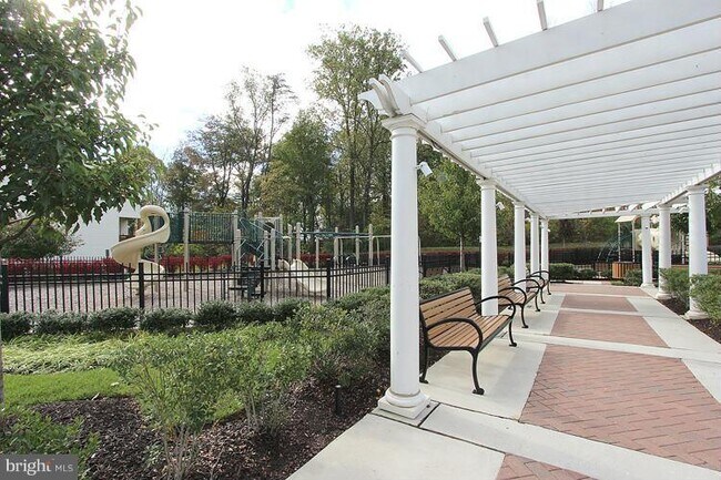 Building Photo - 23236 Roberts Tavern Dr