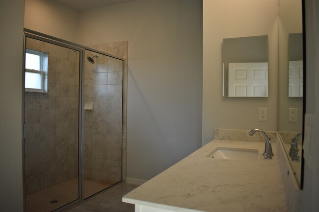 Building Photo - 3822 Milflores Dr
