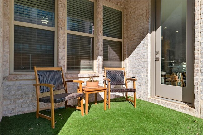 Building Photo - 1548 Euclid Aly