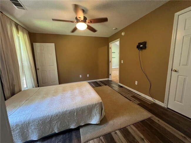 Building Photo - 313 Ridge Hill Cir