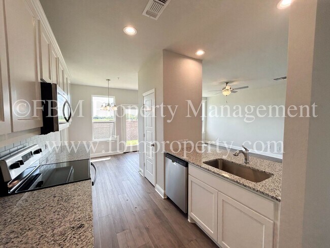 Building Photo - 2903 Layla Drive - Beautiful 3 Bedroom, 2....