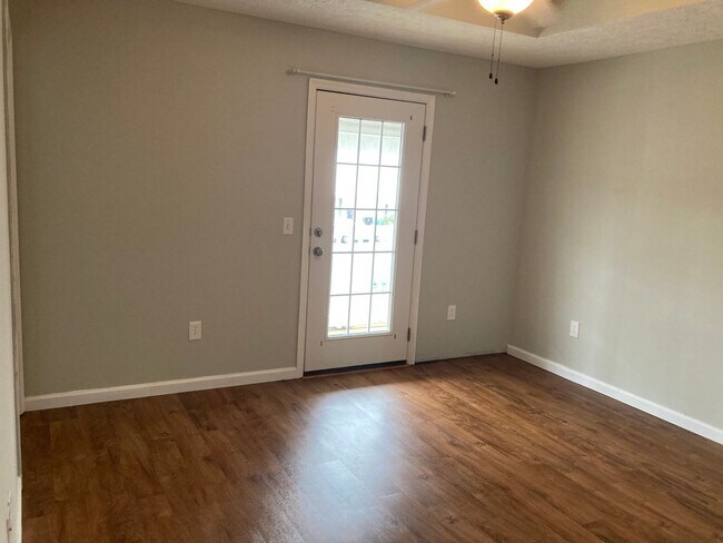 Building Photo - Charming 3 BR/2.5 bath  in a quiet, well-kept neighborhood. Convenient to schools, Tyndall AFB, s...