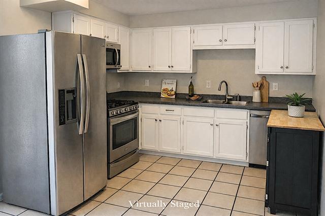 Building Photo - 9844 Valley Meadow Ct