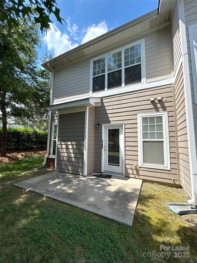 Building Photo - 15415 St Christopher Ct