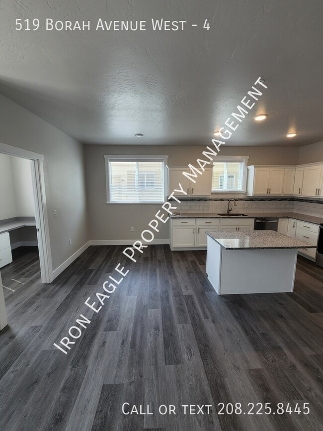 Building Photo - 519 Borah Ave W
