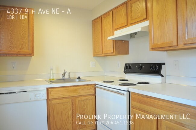 Building Photo - 4337 9th Ave NE