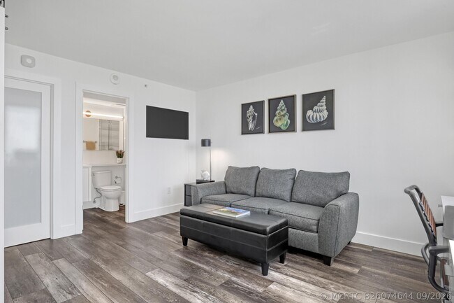 Building Photo - 3301 S Ocean Blvd