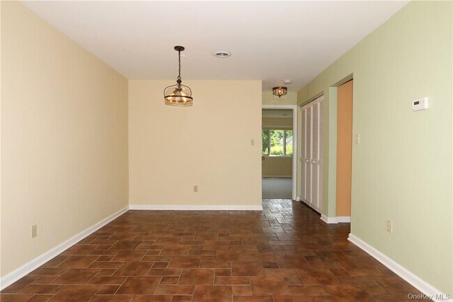 Building Photo - 218 Stoneway Ln