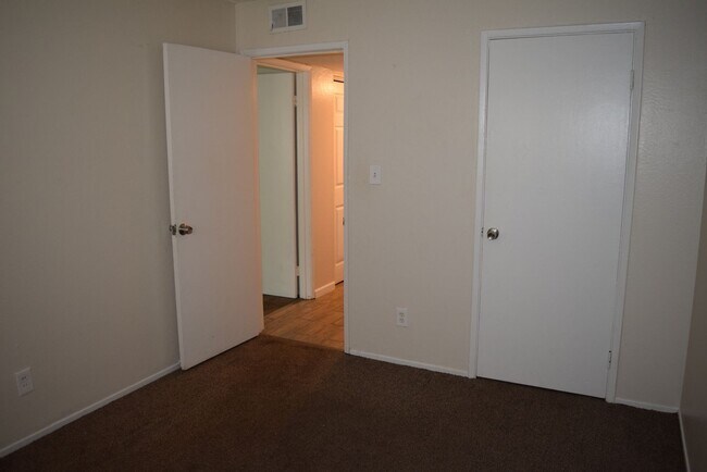 Building Photo - 6049 Northcrest Cir