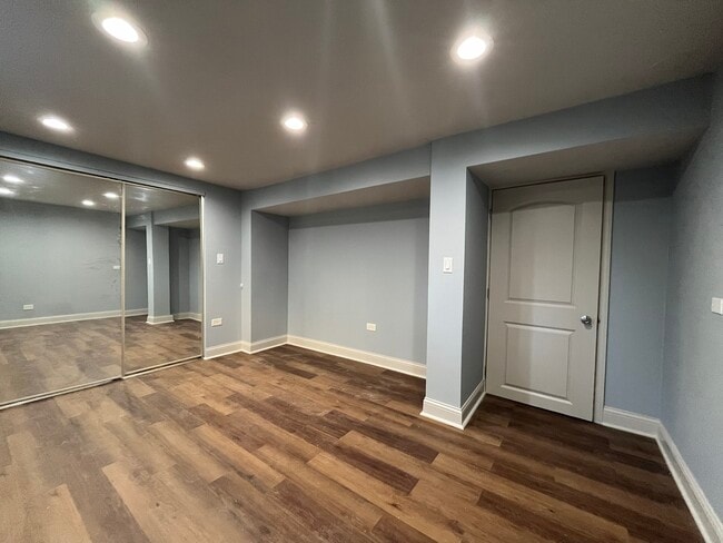 Building Photo - 1446 W Irving Park Rd