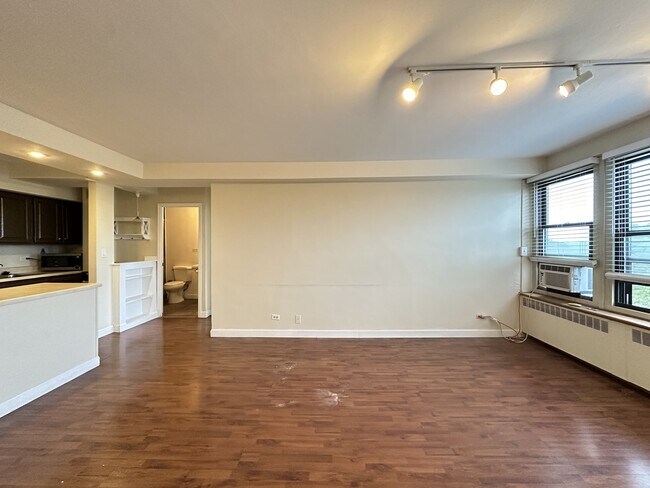 Building Photo - 4180 N Marine Dr