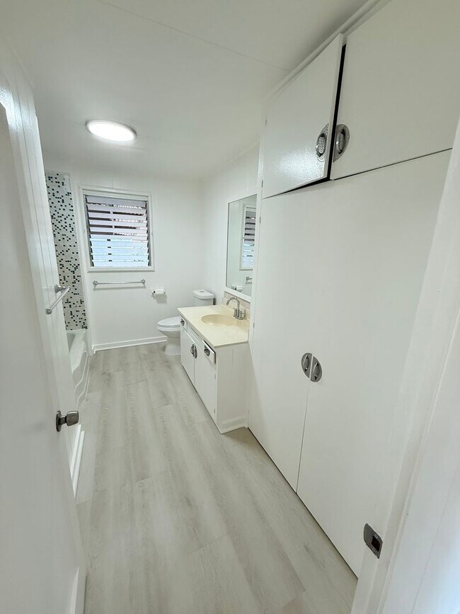 Building Photo - Newly Renovated 3-Bedroom, 1-Bathroom Sing...