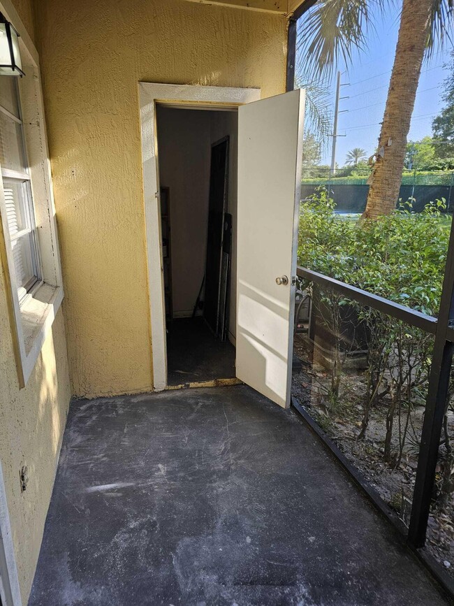 Building Photo - 1233 SW 46th Ave