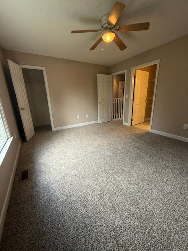 Building Photo - Worry free living, brick condo in Jonesborough!