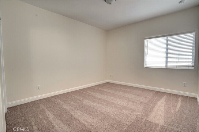 Building Photo - 7124 N Farralone Ave
