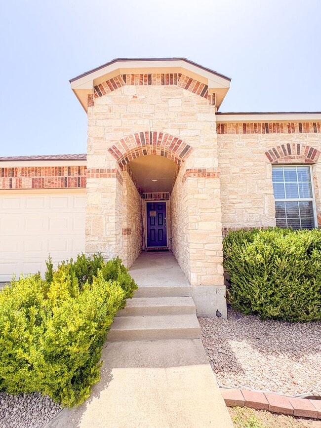 Building Photo - 1313 Daffodil Dr