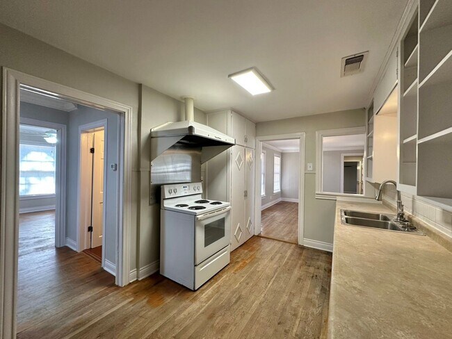 Building Photo - 1309 S Robertson Ave