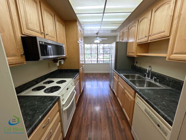 Building Photo - $2,695 - 2 Bed/2 Bath Retirement Resort Li...