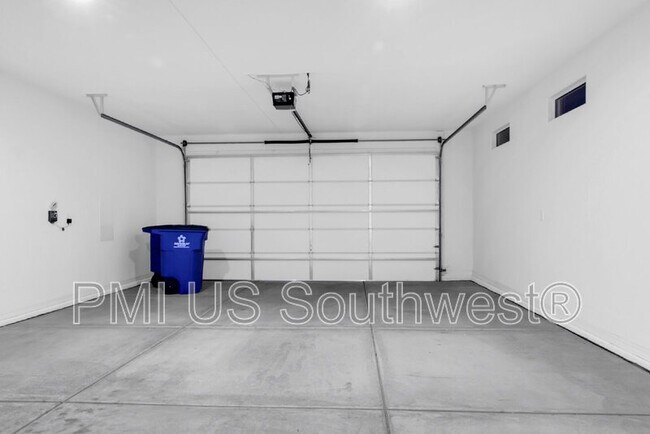 Building Photo - 2591 Trade Wind Dr