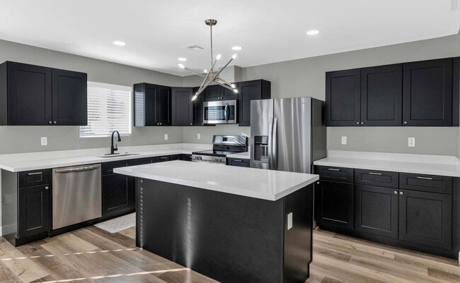 Building Photo - 2509 E Broadway Rd